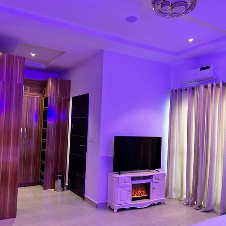 Urban Retreat Luxury Shortlet Apartment Lekki Ajah Lagos With Pool And Gym Extérieur photo