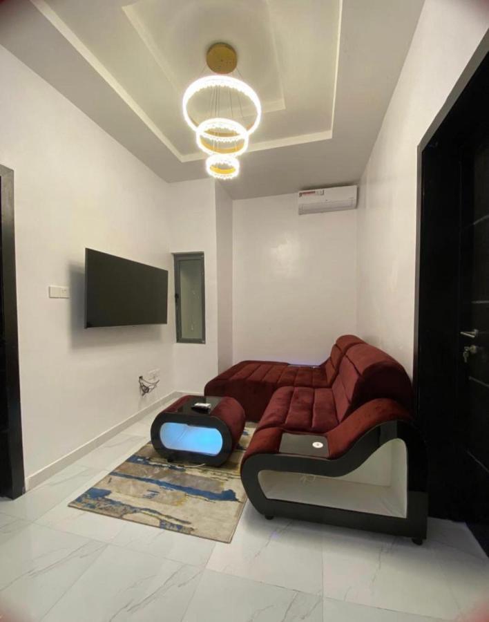 Urban Retreat Luxury Shortlet Apartment Lekki Ajah Lagos With Pool And Gym Extérieur photo