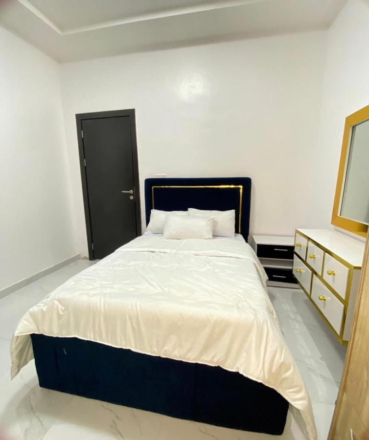 Urban Retreat Luxury Shortlet Apartment Lekki Ajah Lagos With Pool And Gym Extérieur photo