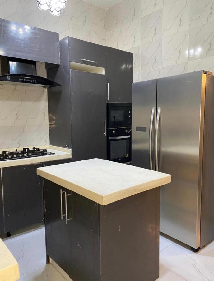 Urban Retreat Luxury Shortlet Apartment Lekki Ajah Lagos With Pool And Gym Extérieur photo