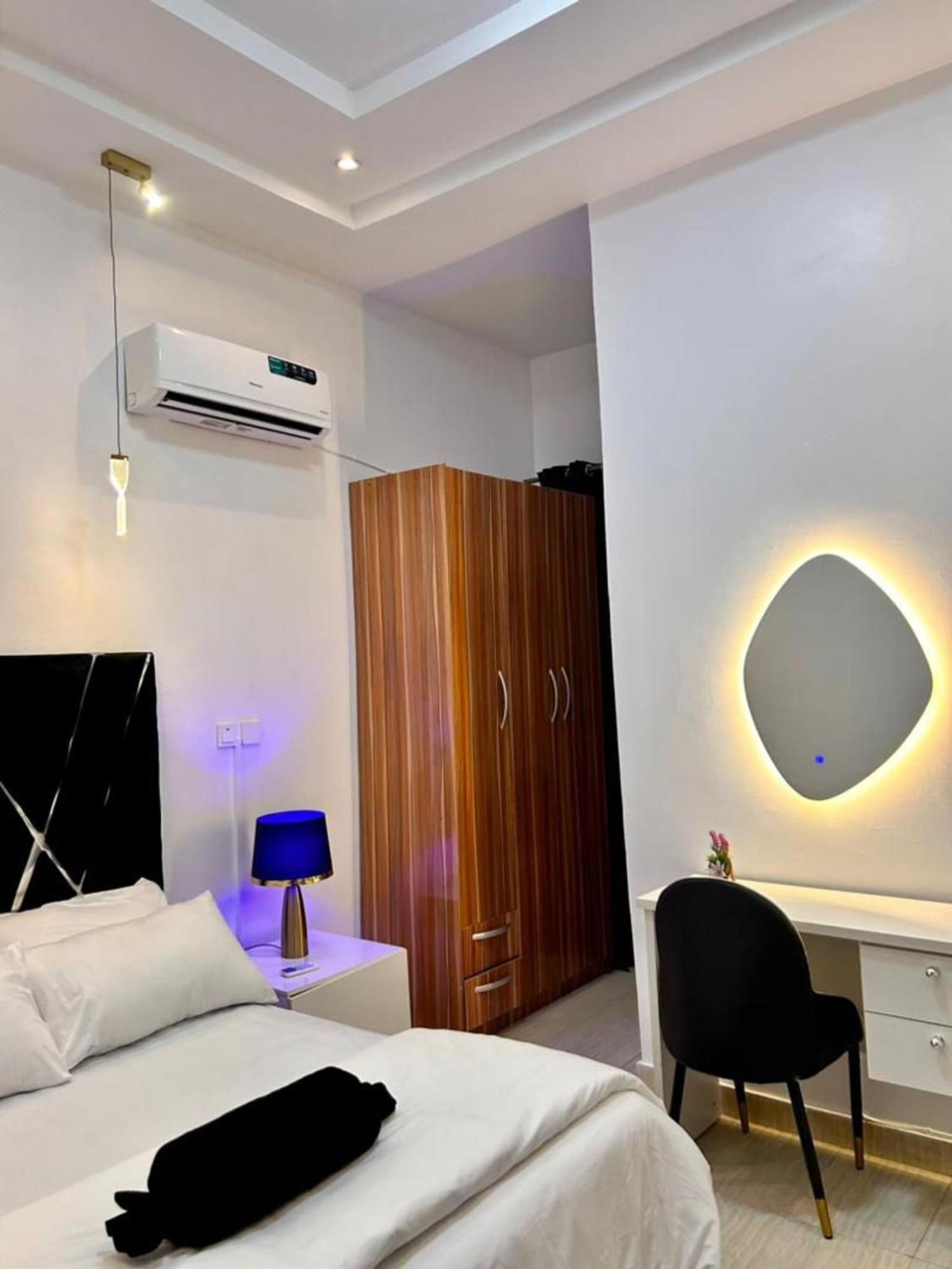 Urban Retreat Luxury Shortlet Apartment Lekki Ajah Lagos With Pool And Gym Extérieur photo