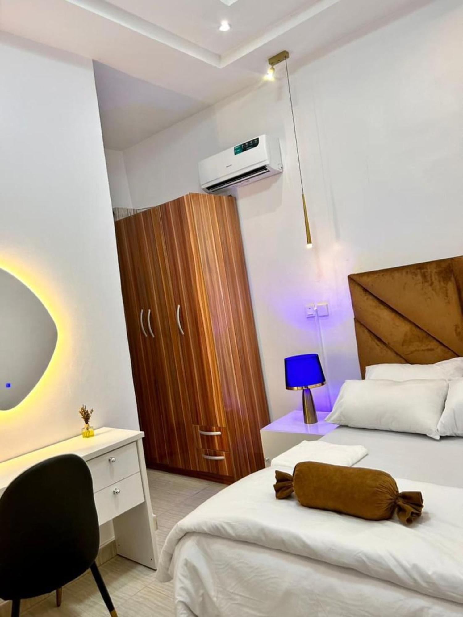 Urban Retreat Luxury Shortlet Apartment Lekki Ajah Lagos With Pool And Gym Extérieur photo